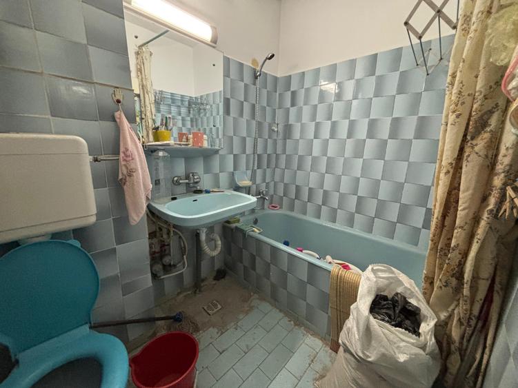 Apartament cu 3 camere semidecomandat în Gara de Nord