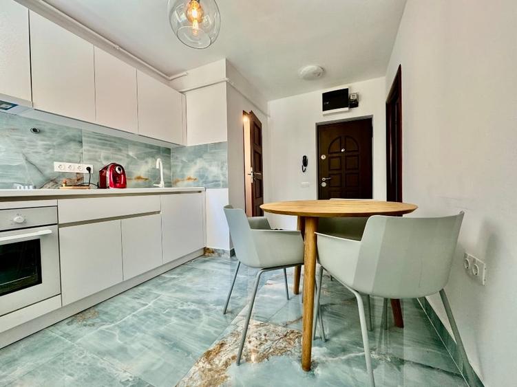 Apartament cu 2 camere decomandat, mobilat în Cornișa
