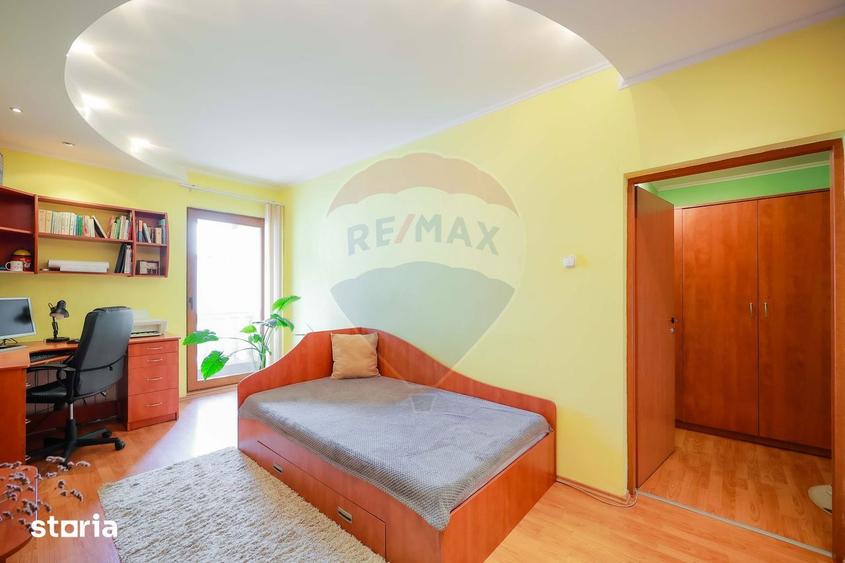 Casă cu 7 camere cu Teren 153 Mp în Central