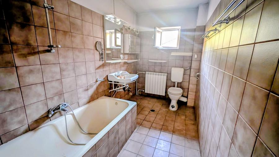 Casă individuală cu 6 camere cu Canalizare în Bucureștii Noi