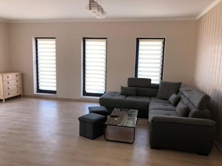 Apartament cu 3 camere decomandat în Exterior Vest