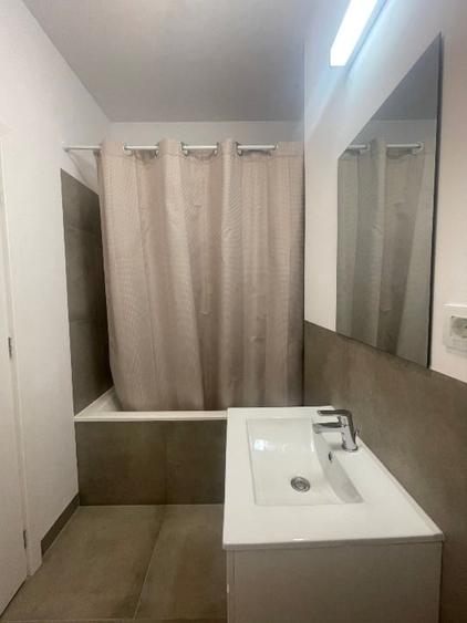 Apartament cu 2 camere decomandat, mobilat în Baza 3