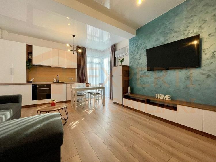 Apartament cu 3 camere semidecomandat, mobilat în Mamaia-Sat