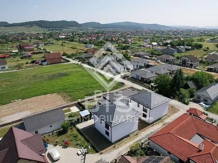 Casă individuală cu 6 camere cu Canalizare în Ultracentral