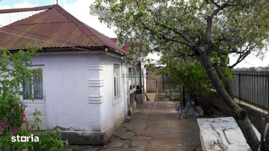 Casă cu 5 camere cu Teren 1116 Mp în Central