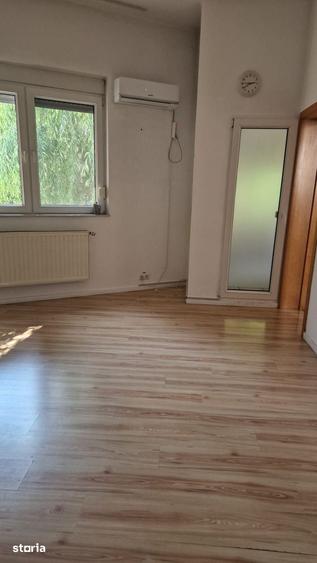 Casă cu 10 camere cu Teren 402 Mp în Tei