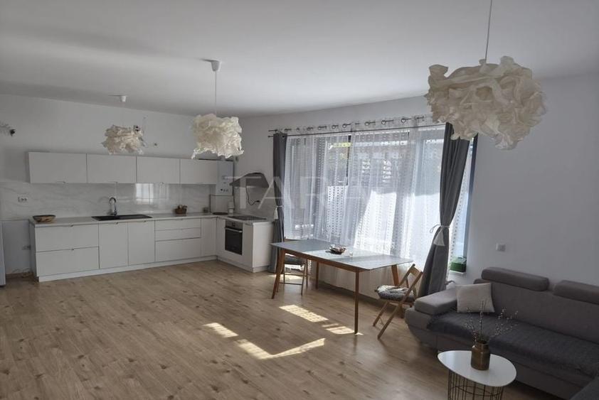 Duplex cu 4 camere cu Canalizare în Florești
