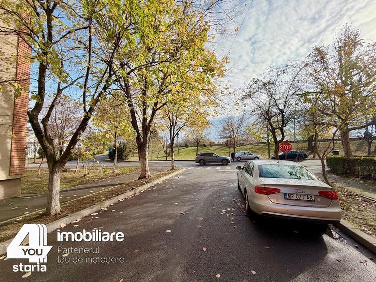 Apartament cu 3 camere decomandat în Polivalentă