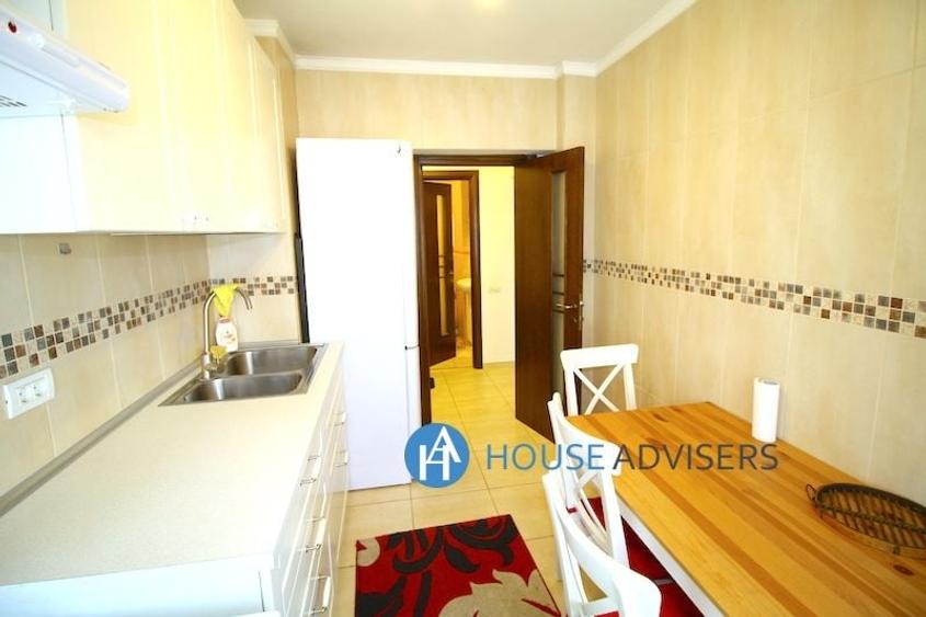 Apartament cu 3 camere, mobilat în Universitate
