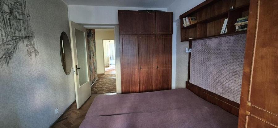 Apartament cu 3 camere decomandat în Podul de Fier