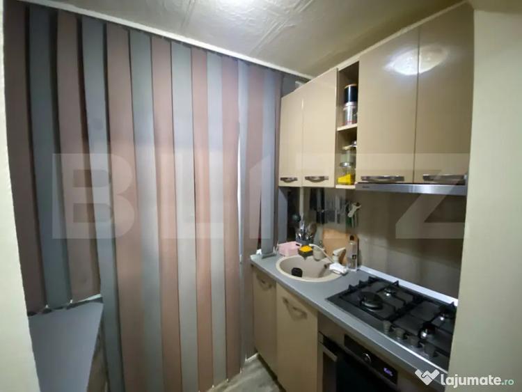 Apartament cu 3 camere semidecomandat, mobilat în Cornitoiu