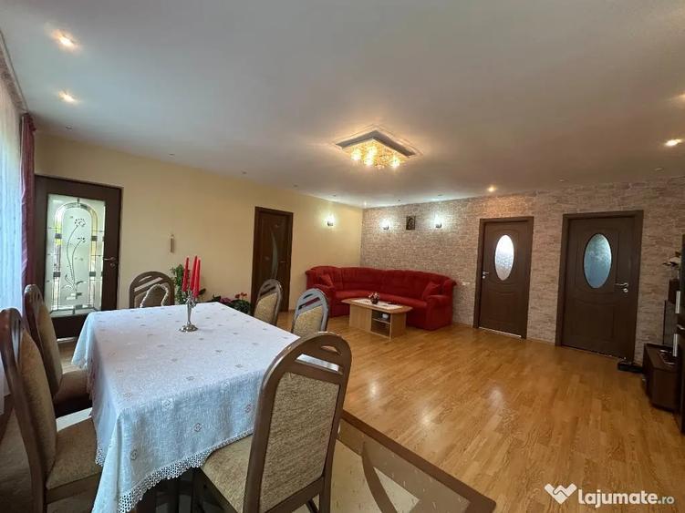 Casă cu 6 camere cu Teren 2250 Mp în Fulga
