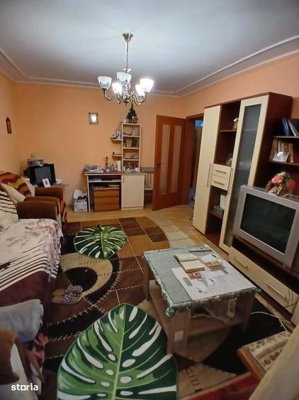 Apartament cu 3 camere decomandat în Delfinariu