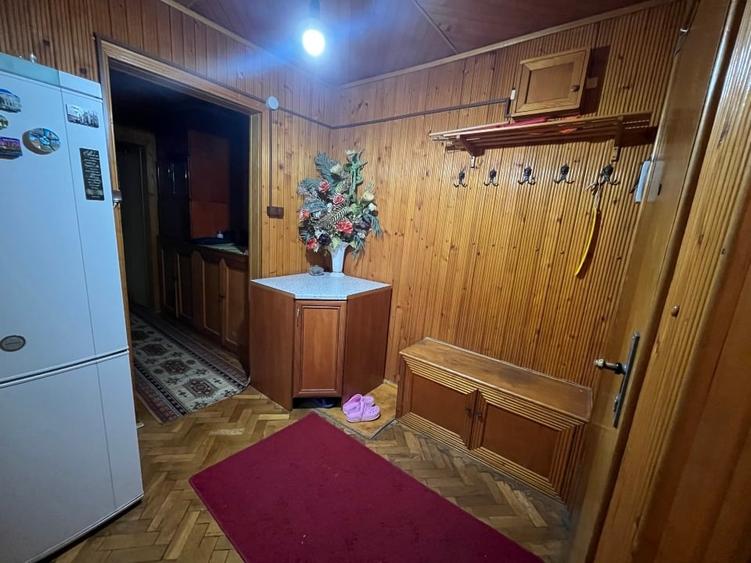 Apartament cu 3 camere decomandat, mobilat în Lipovei