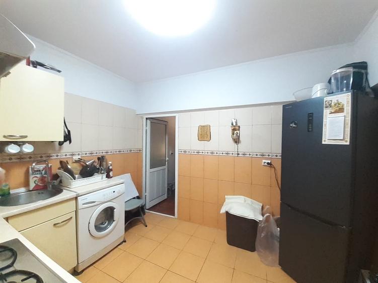Casă cu 6 camere cu Teren 155 Mp în Tătărași