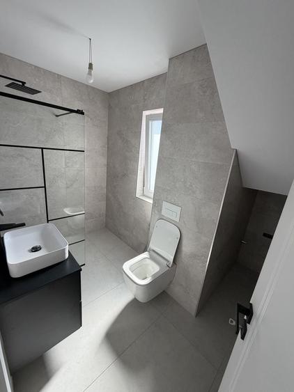 Casă cu 4 camere în Pădureni