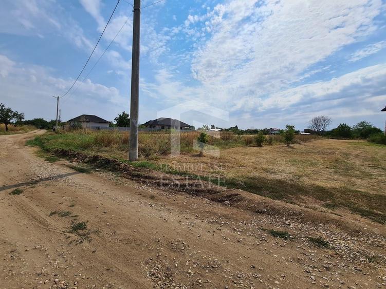 Teren Construcții intravilan de 1018 mp, în Domnești
