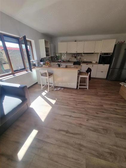 Casa-vila si teren in Nanov - 17