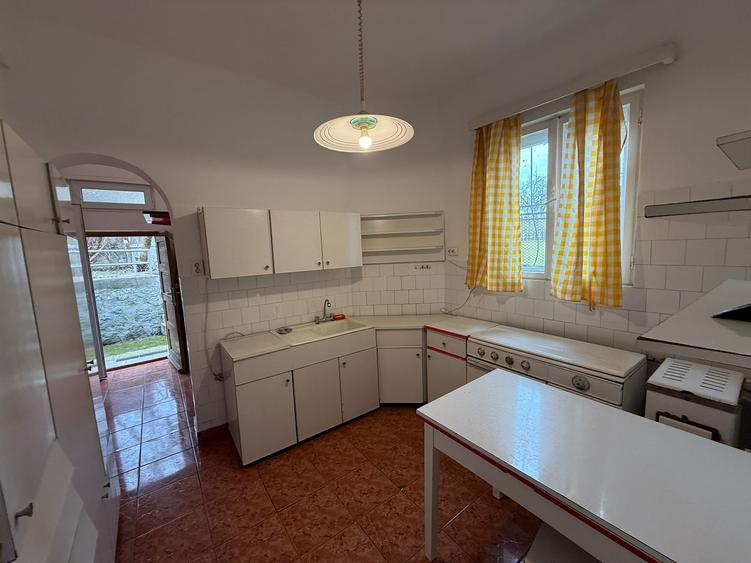 Casă spațioasă cu potențial de extindere, zona Judecatoriei - 6