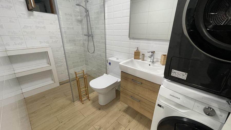 Casa spatioasa,amenajata in zona Lipovei - 11