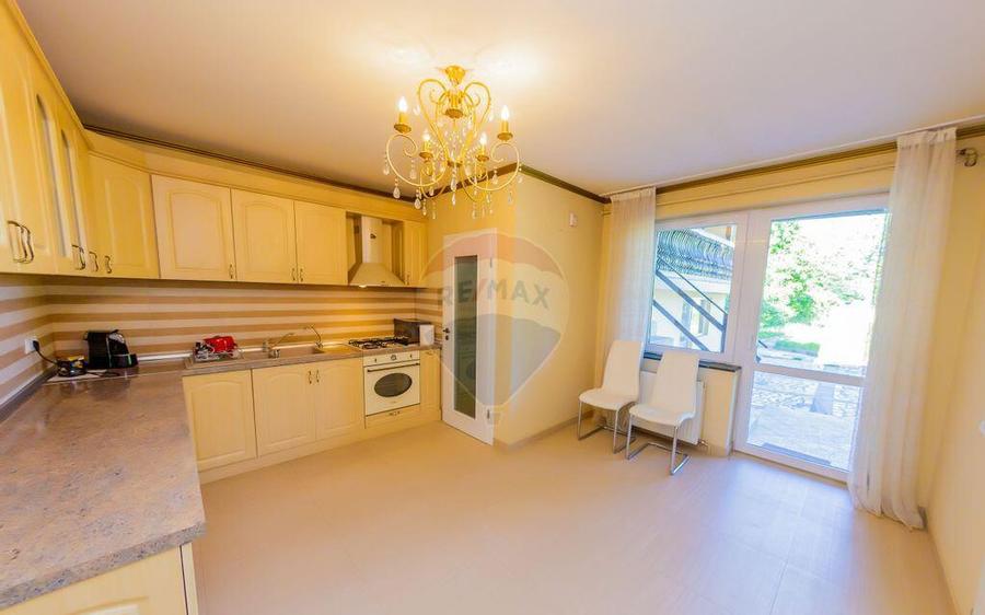 Casa cu 7 camere de vanzare la drumul principal cu 2 in... - 12