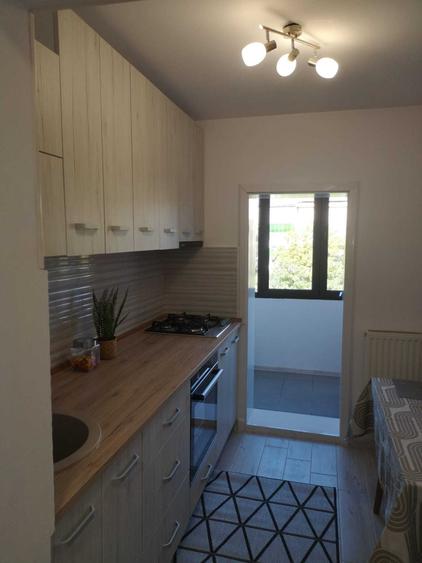 Spatiu si confort: apartament decomandat cu 2 camere, renovat complet si mobilat, amplasare excelenta: str. N. Balcescu, Oradea - 15