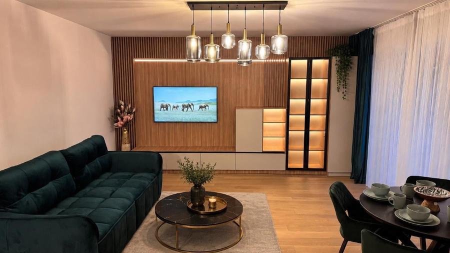 Apartament cu 2 camere semidecomandat, mobilat în Unirii