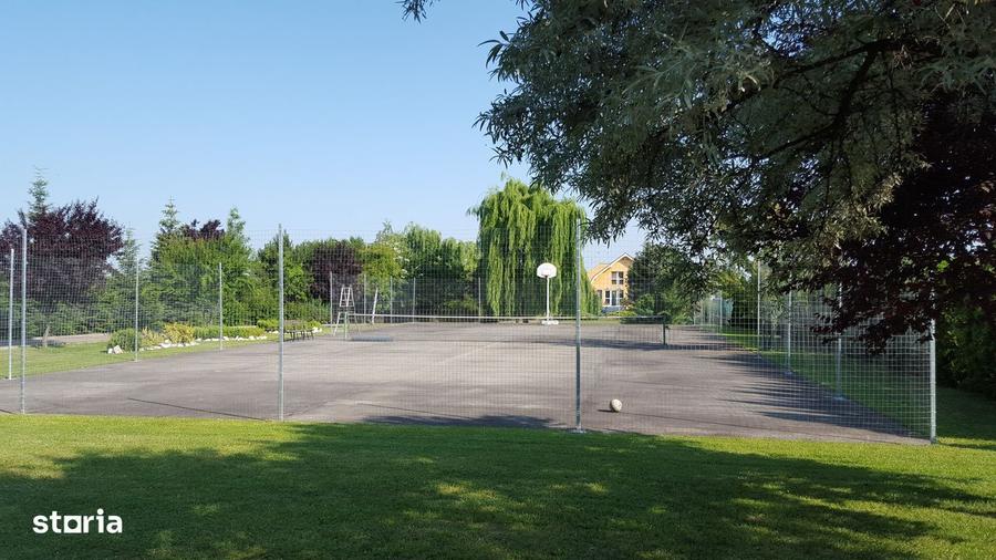 Teren 8000mp cu vila si parc recreational zona centrala Sanmartin - 8