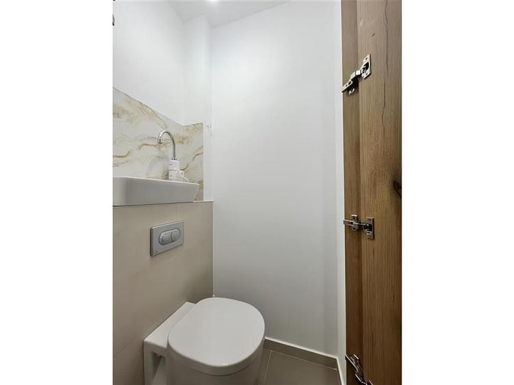 Spatiu pretabil Sediu Firma in Urban Plaza de Inchiriat - 2