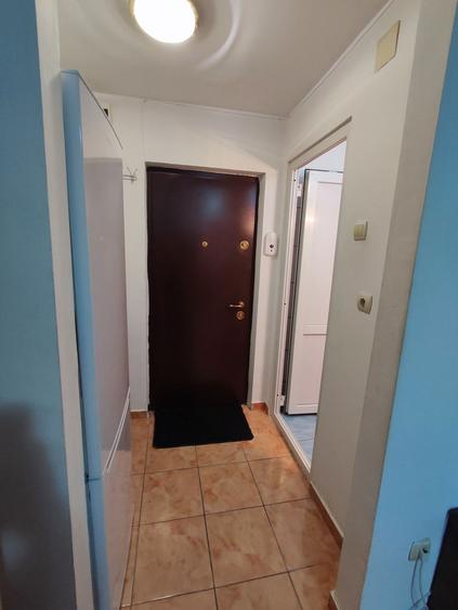 Inchiriez garsoniera - 2