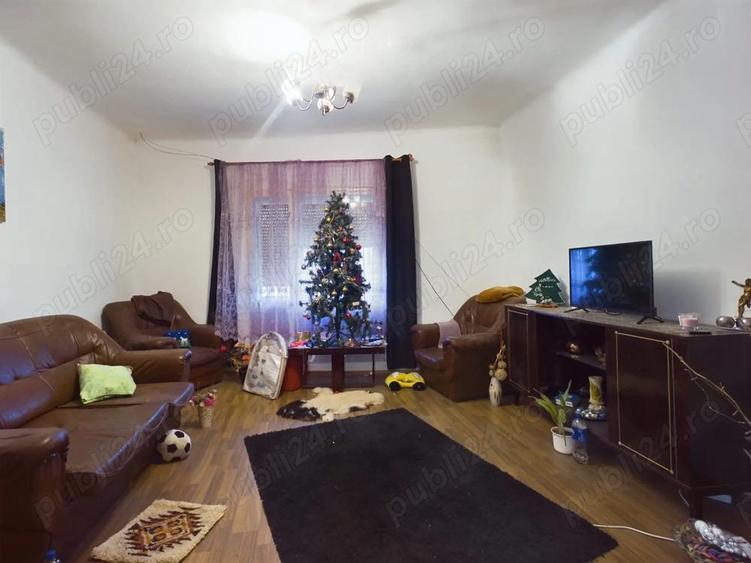 Casa de vanzare intr-o zona superba ?i lini?tita - 3