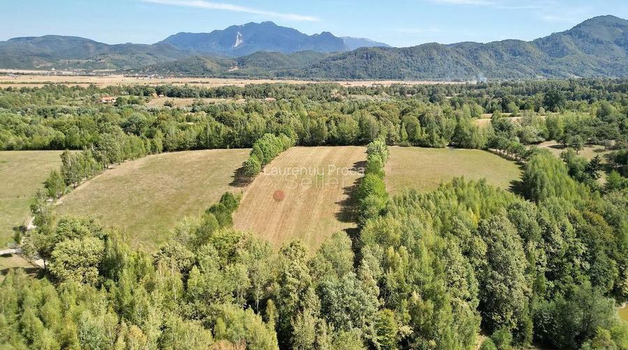 Teren intravilan, priveliste deosebita