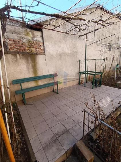 Casa pretabila 2 familii, 6 camere, teren 390 mp, zona Centrala - 2