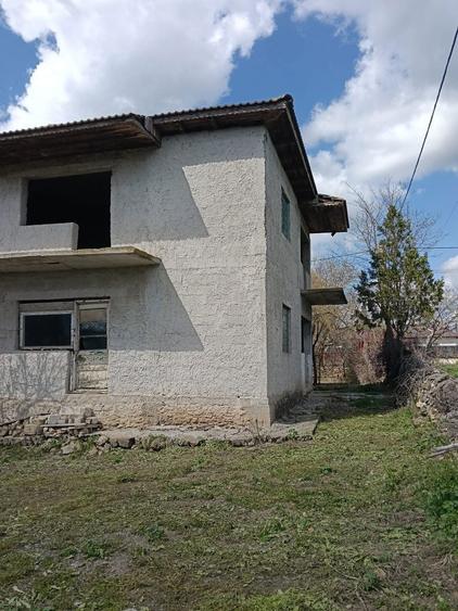 Vand casa in localitatea Albesti si teren intravilan - 1