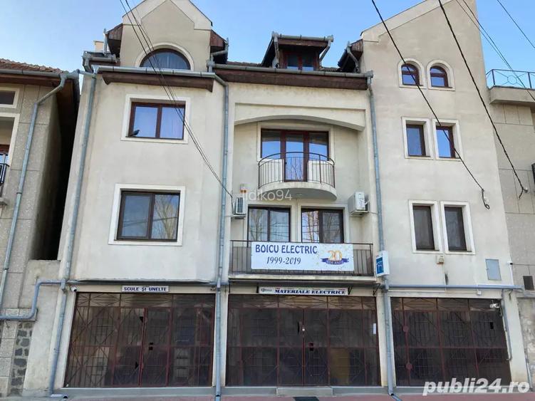 Casa de vanzare Lugoj 2etj+ mansarda la parter 2 magazine deja inchiriate