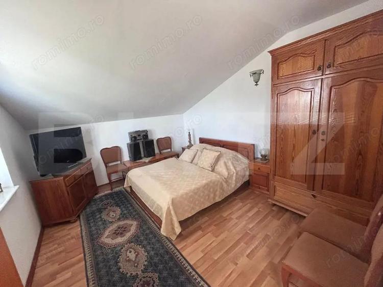 Casa cu incalzire in pardoseala si 17.000 mp teren, sat Oboga - 17