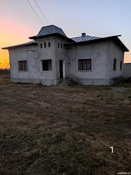 vand casa in Poiana Lacului la 15 minute de Pite?ti la 15 km ?i la 300 m de centru comunei - 6
