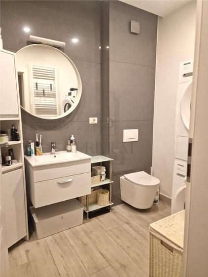 Apartament cu 3 camere decomandat în Girocului