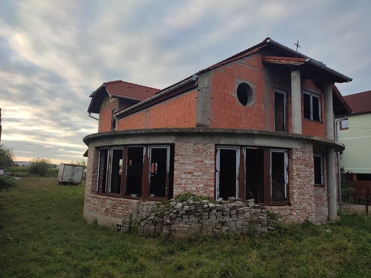 Casă cu 4 camere în Lazaret