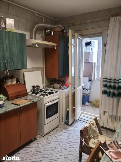 Apartament cu 3 camere decomandat, mobilat în Basarab