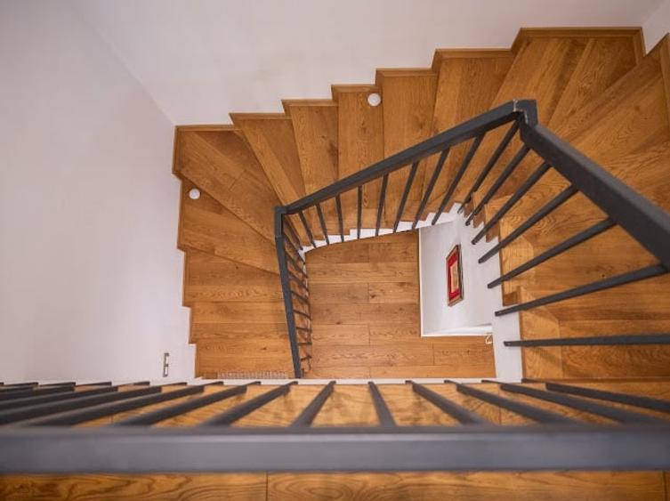 Apartament cu 4 camere decomandat în Băneasa