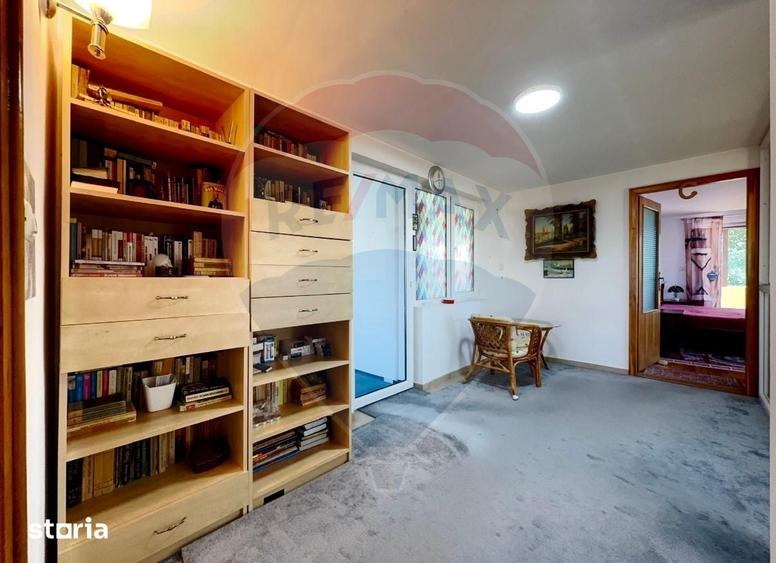 Casă cu 6 camere cu Teren 638 Mp în Pădureni