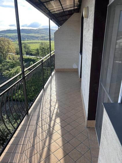 Vand apartament cu 3 camere - 1