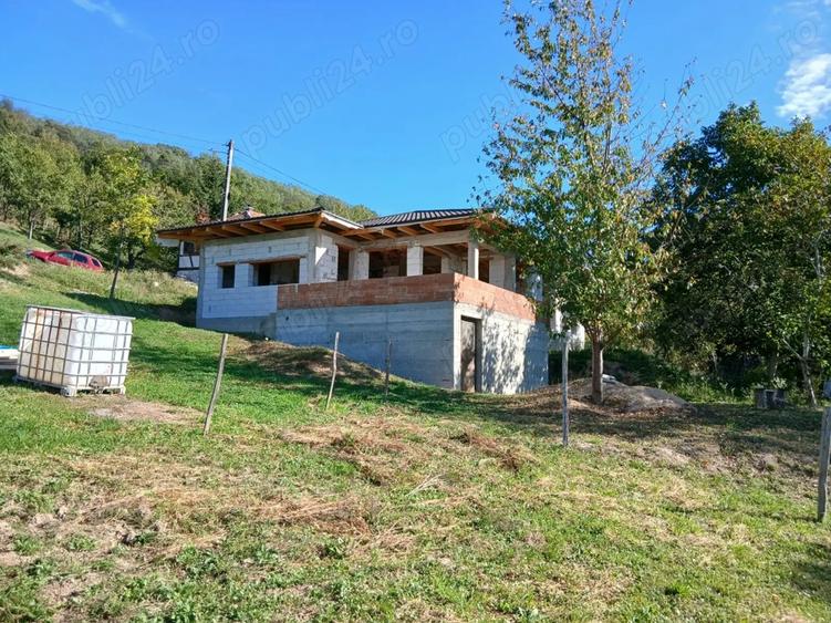 Casa la rosu in cicarlau - 13