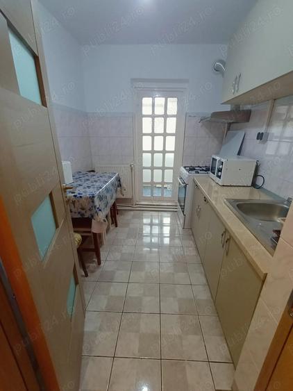 Inchiriez apartament cu 2 camere mobilat in micro 17 etajul 1. - 5