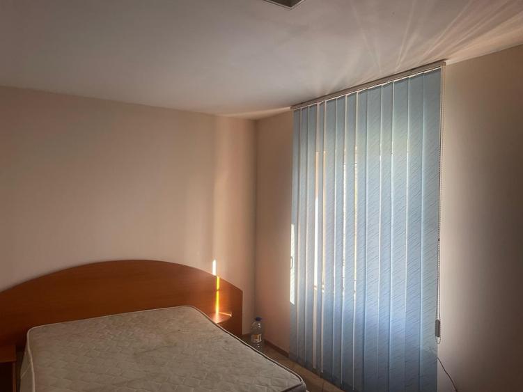 Spațiu comercial, de 1,000 mp, în Central