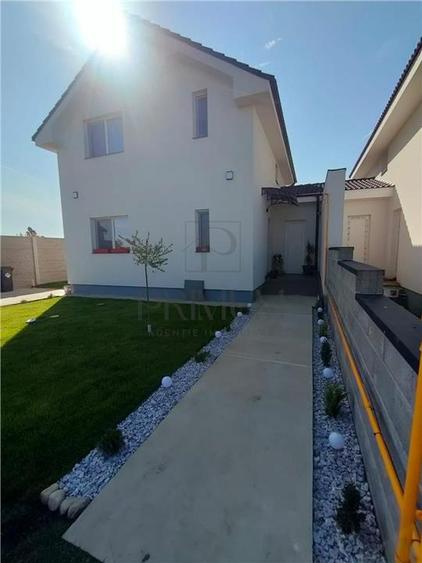 Duplex separat prin C.T - personalizare interioara - acces facil - 1