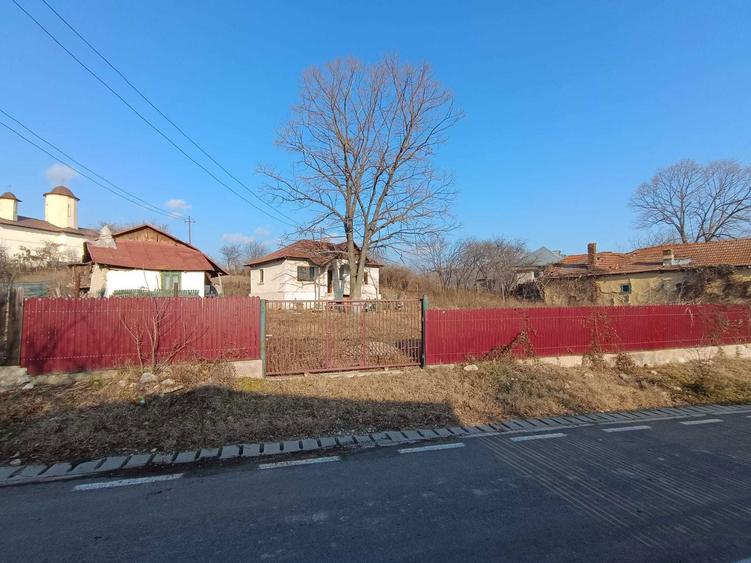 Doua terenuri de vanzare + doua case - 8
