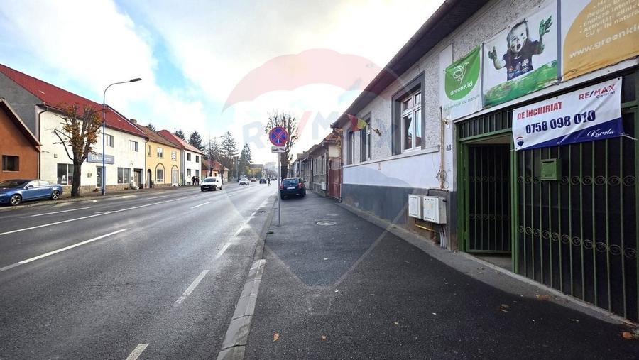 Inchiriere imobil Brasov, zona centrala, strada Aurel Vlaicu, curte - 1