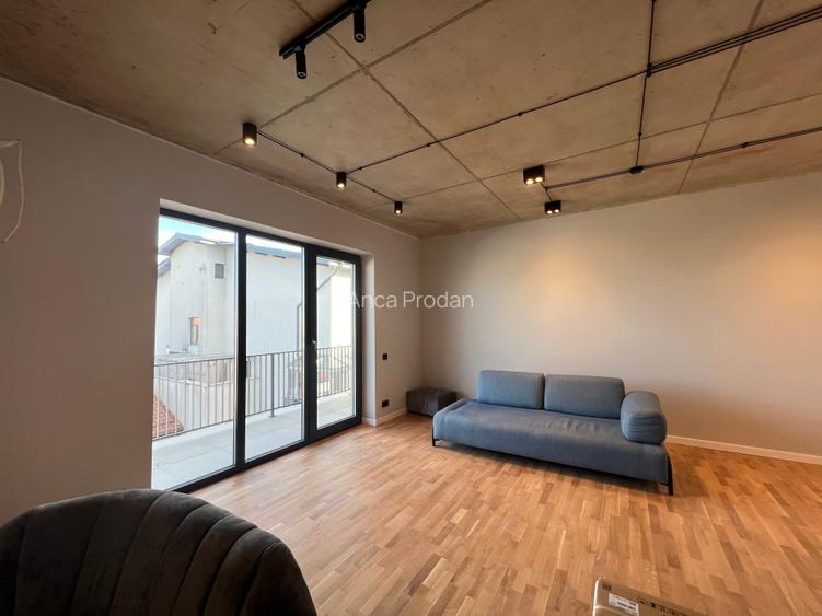 Apartament cu 3 camere semidecomandat în Barbu Văcărescu